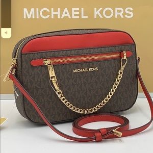 MICHAEL MICHAEL KORS
Jet Set Large Logo Crossbody Bag brand new with tags